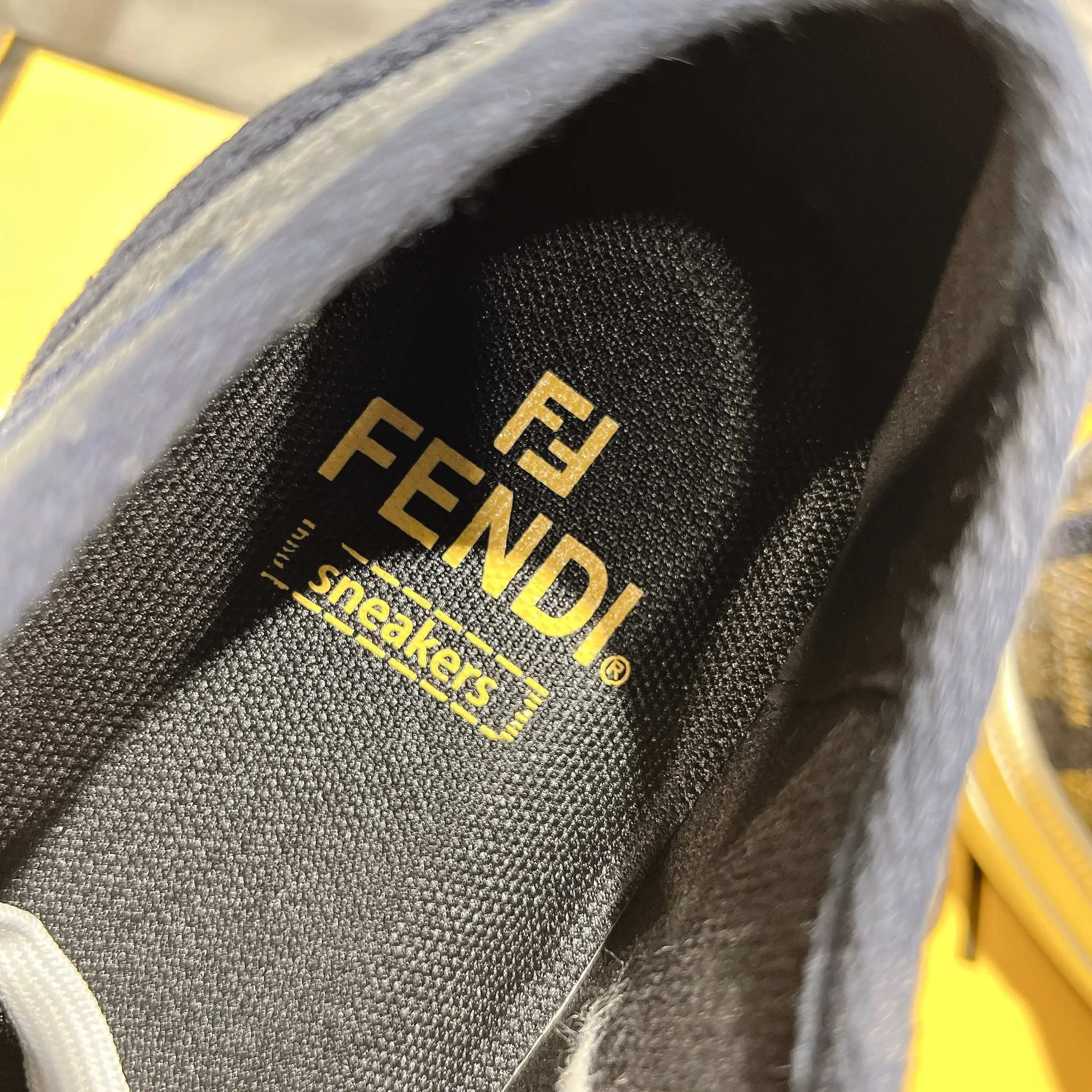 Couple style 💰460❤️Fendi Fendi's latest couple canvas shoes ❑ Fabric: Original customized imported jacquard canvas material ❑ Inner lining: Imported canvas material ❑ Sole: Original molded non-slip TPU outsole ❑ Bottom thickness: 2.5cm ❑ Size: Women's 35-40/Men's 39-45